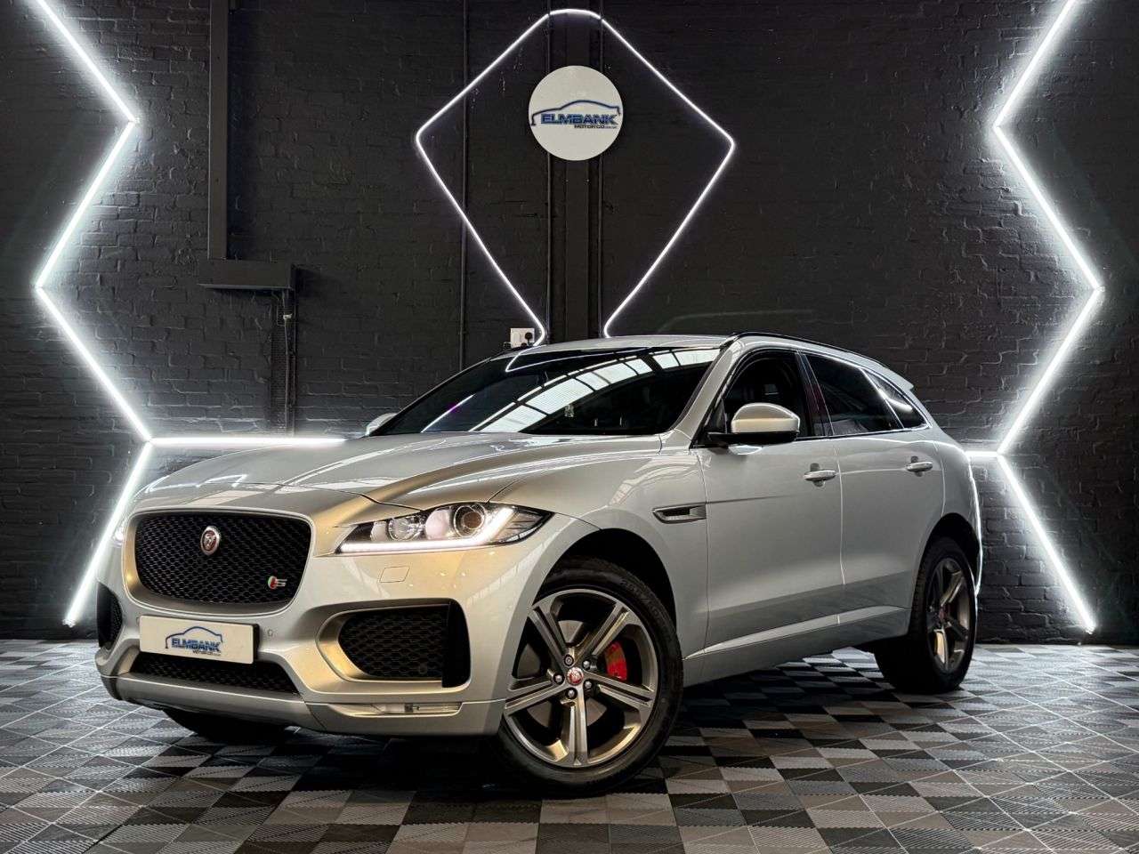 A 2017 JAGUAR F-PACE 3.0 D300 V6 S SUV 5dr Diesel Auto AWD Euro 6 (s/s) (300 ps) VALUE PRICEPOIN A 2017 JAGUAR F-PACE 3.0 D300 V6 S SUV 5dr Diesel Auto AWD Euro 6 (s/s) (300 ps) VALUE PRICEPOIN