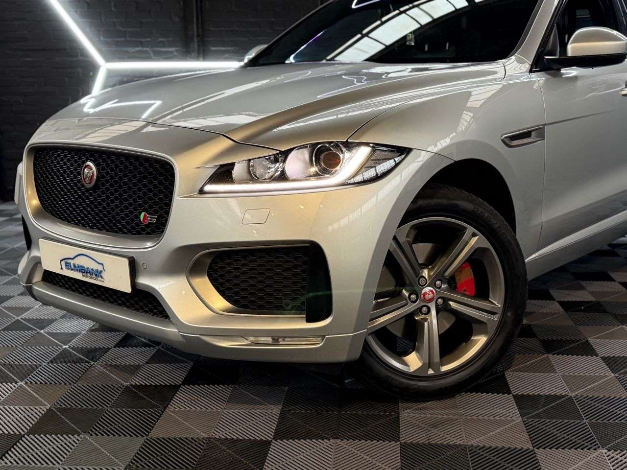 A 2017 JAGUAR F-PACE 3.0 D300 V6 S SUV 5dr Diesel Auto AWD Euro 6 (s/s) (300 ps) VALUE PRICEPOIN A 2017 JAGUAR F-PACE 3.0 D300 V6 S SUV 5dr Diesel Auto AWD Euro 6 (s/s) (300 ps) VALUE PRICEPOIN