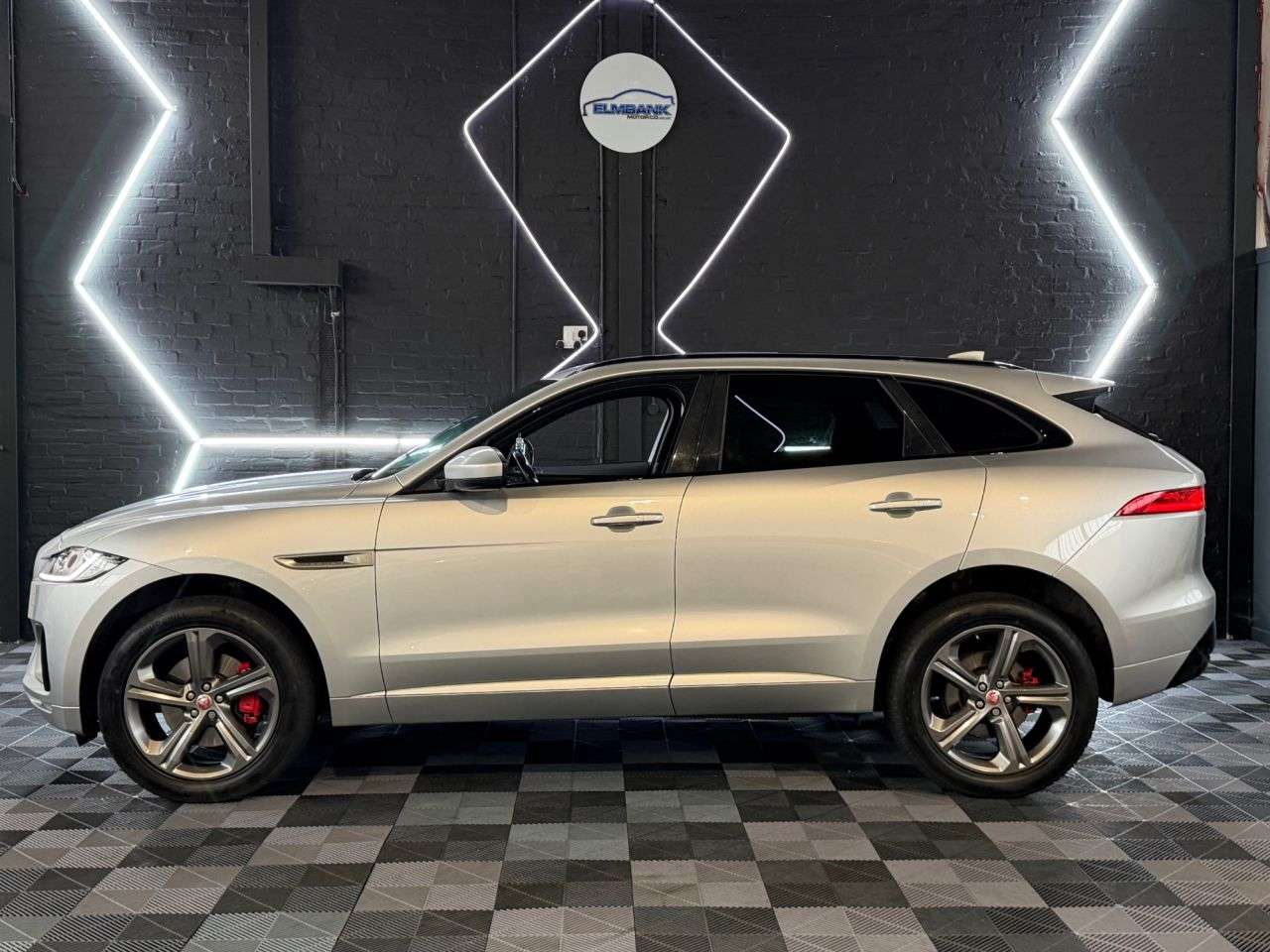 A 2017 JAGUAR F-PACE 3.0 D300 V6 S SUV 5dr Diesel Auto AWD Euro 6 (s/s) (300 ps) VALUE PRICEPOIN A 2017 JAGUAR F-PACE 3.0 D300 V6 S SUV 5dr Diesel Auto AWD Euro 6 (s/s) (300 ps) VALUE PRICEPOIN