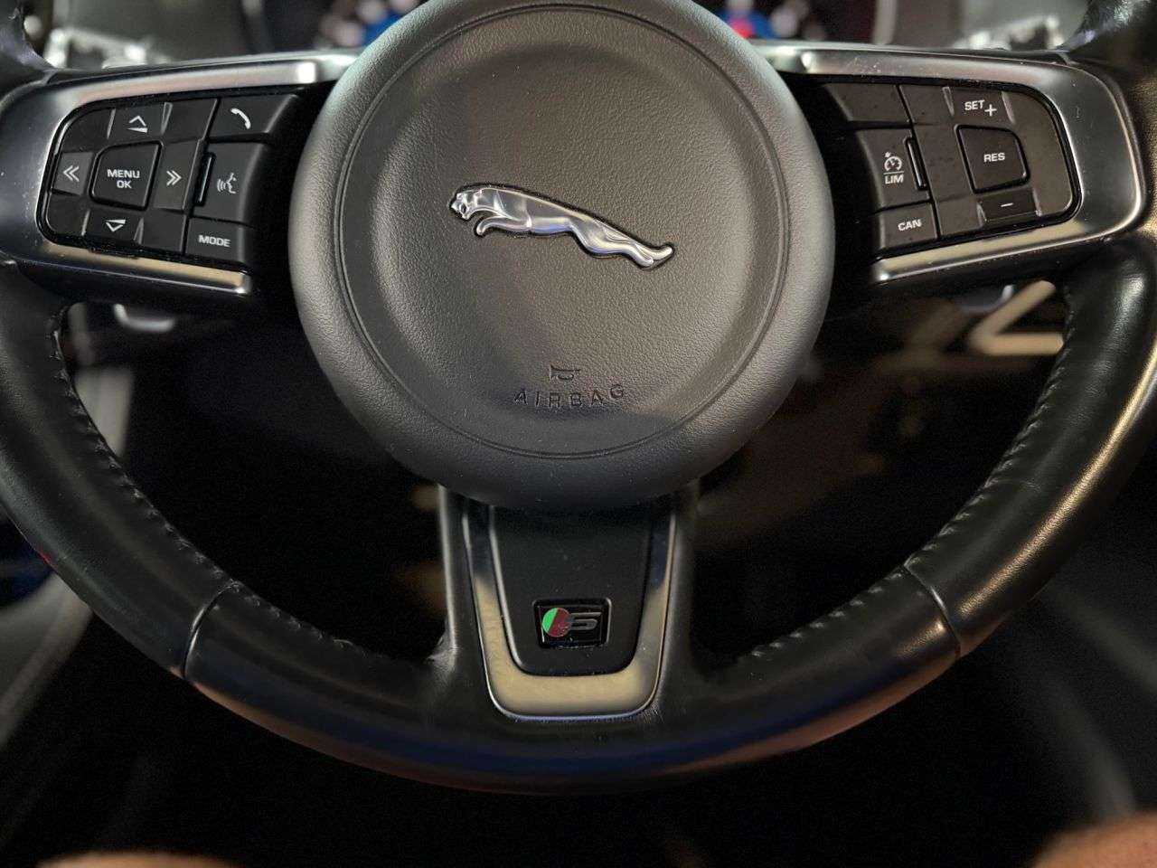 2017 JAGUAR F-PACE 2017 JAGUAR F-PACE