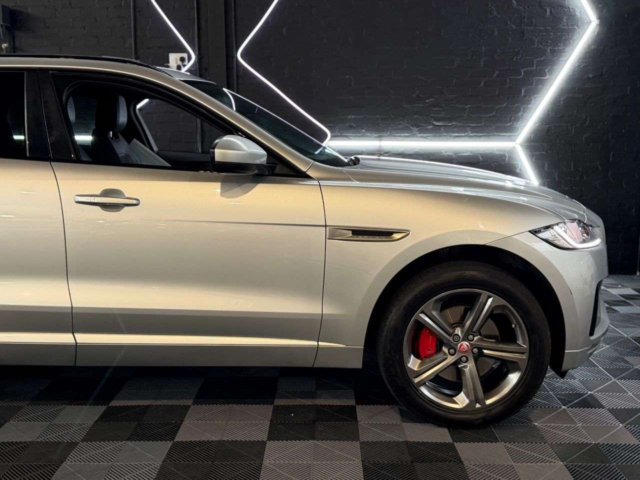 2017 JAGUAR F-PACE 2017 JAGUAR F-PACE