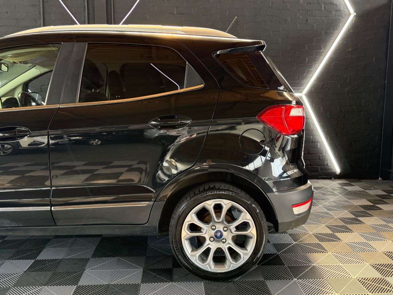 A 2018 FORD ECOSPORT 1.0T EcoBoost Titanium SUV 5dr Petrol Manual Euro 6 (s/s) (125 ps) A 2018 FORD ECOSPORT 1.0T EcoBoost Titanium SUV 5dr Petrol Manual Euro 6 (s/s) (125 ps)