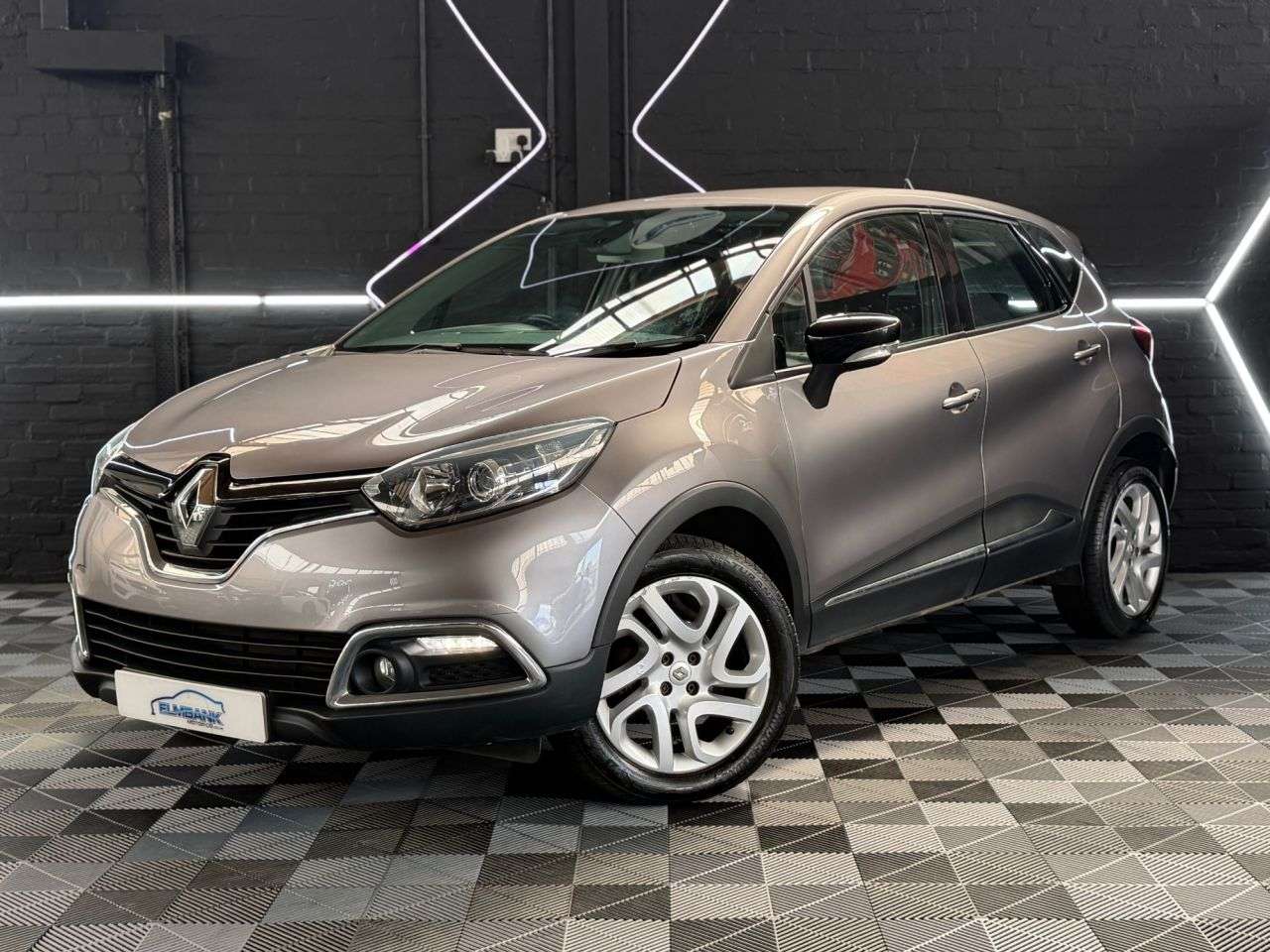 A 2016 RENAULT CAPTUR 0.9 TCe ENERGY Dynamique Nav SUV 5dr Petrol Manual Euro 6 (s/s) (90 ps) CRU A 2016 RENAULT CAPTUR 0.9 TCe ENERGY Dynamique Nav SUV 5dr Petrol Manual Euro 6 (s/s) (90 ps) CRU
