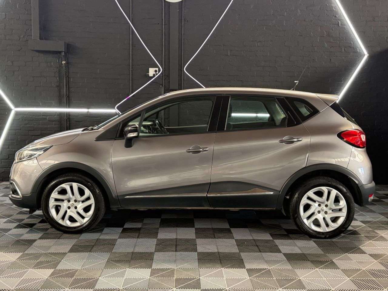 A 2016 RENAULT CAPTUR 0.9 TCe ENERGY Dynamique Nav SUV 5dr Petrol Manual Euro 6 (s/s) (90 ps) CRU A 2016 RENAULT CAPTUR 0.9 TCe ENERGY Dynamique Nav SUV 5dr Petrol Manual Euro 6 (s/s) (90 ps) CRU