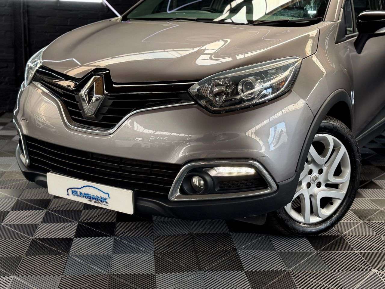 A 2016 RENAULT CAPTUR 0.9 TCe ENERGY Dynamique Nav SUV 5dr Petrol Manual Euro 6 (s/s) (90 ps) CRU A 2016 RENAULT CAPTUR 0.9 TCe ENERGY Dynamique Nav SUV 5dr Petrol Manual Euro 6 (s/s) (90 ps) CRU