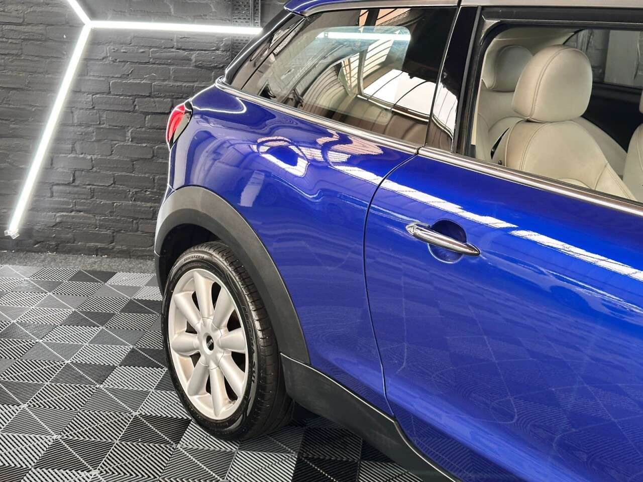 A 2016 MINI COOPER 1.6 Cooper D SUV 3dr Diesel Manual Euro 5 (s/s) (112 ps) FANTASTIC VALUE FO A 2016 MINI COOPER 1.6 Cooper D SUV 3dr Diesel Manual Euro 5 (s/s) (112 ps) FANTASTIC VALUE FO