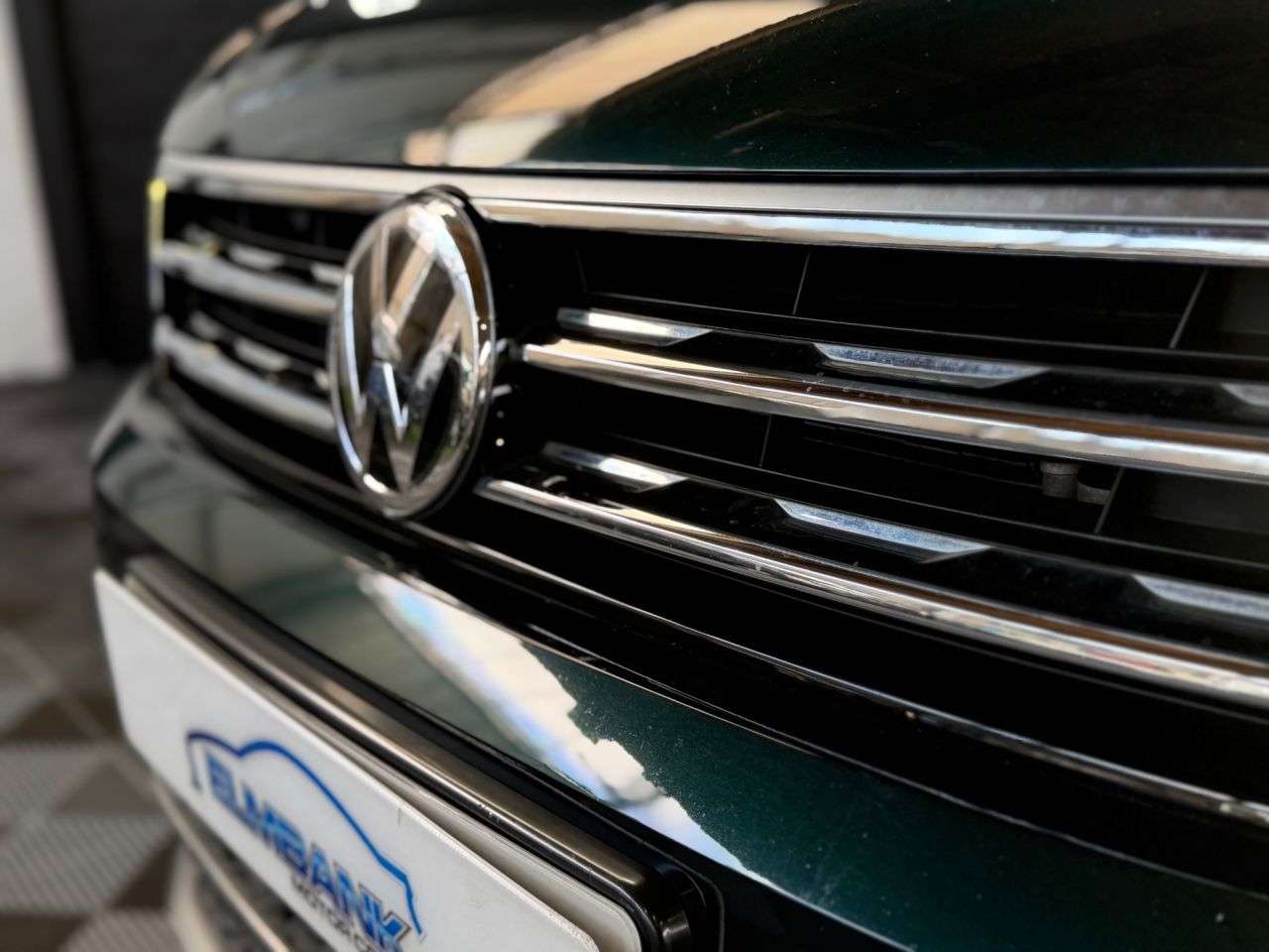 A 2018 VOLKSWAGEN TIGUAN SEL TDI BMT 4MOTION DSG A 2018 VOLKSWAGEN TIGUAN SEL TDI BMT 4MOTION DSG