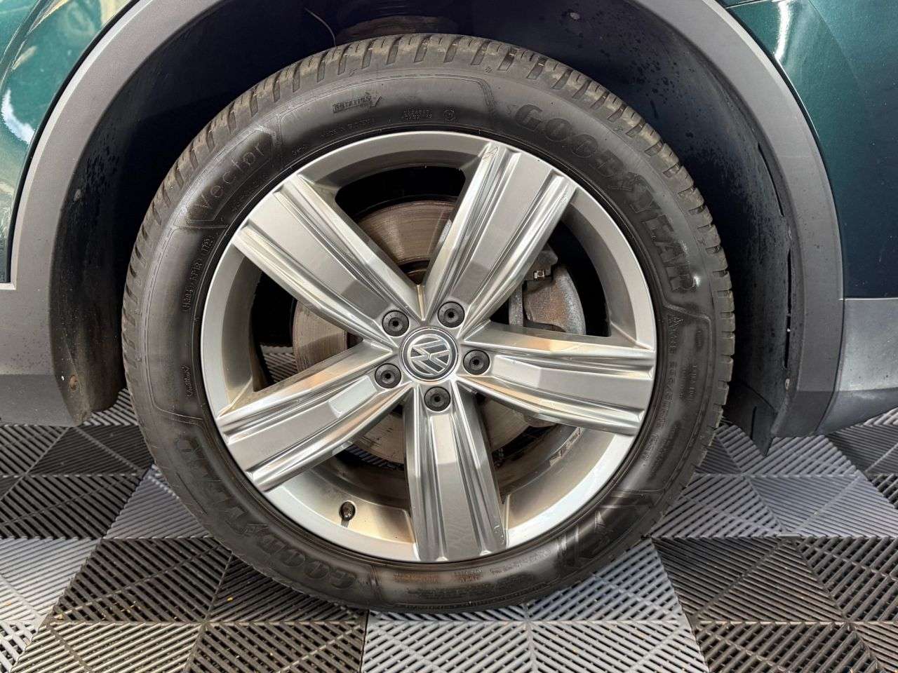 A 2018 VOLKSWAGEN TIGUAN SEL TDI BMT 4MOTION DSG A 2018 VOLKSWAGEN TIGUAN SEL TDI BMT 4MOTION DSG
