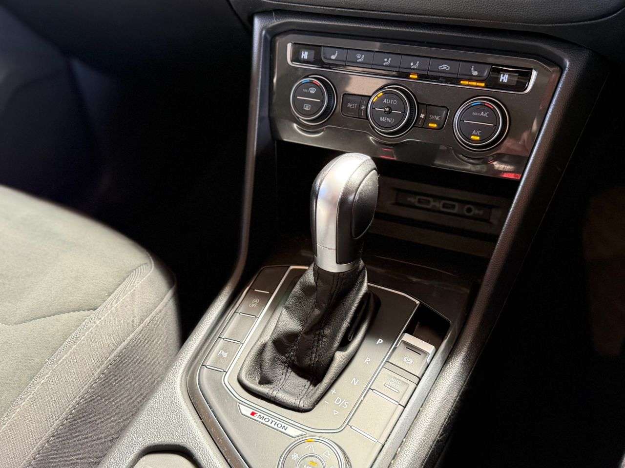 2018 VOLKSWAGEN TIGUAN 2018 VOLKSWAGEN TIGUAN