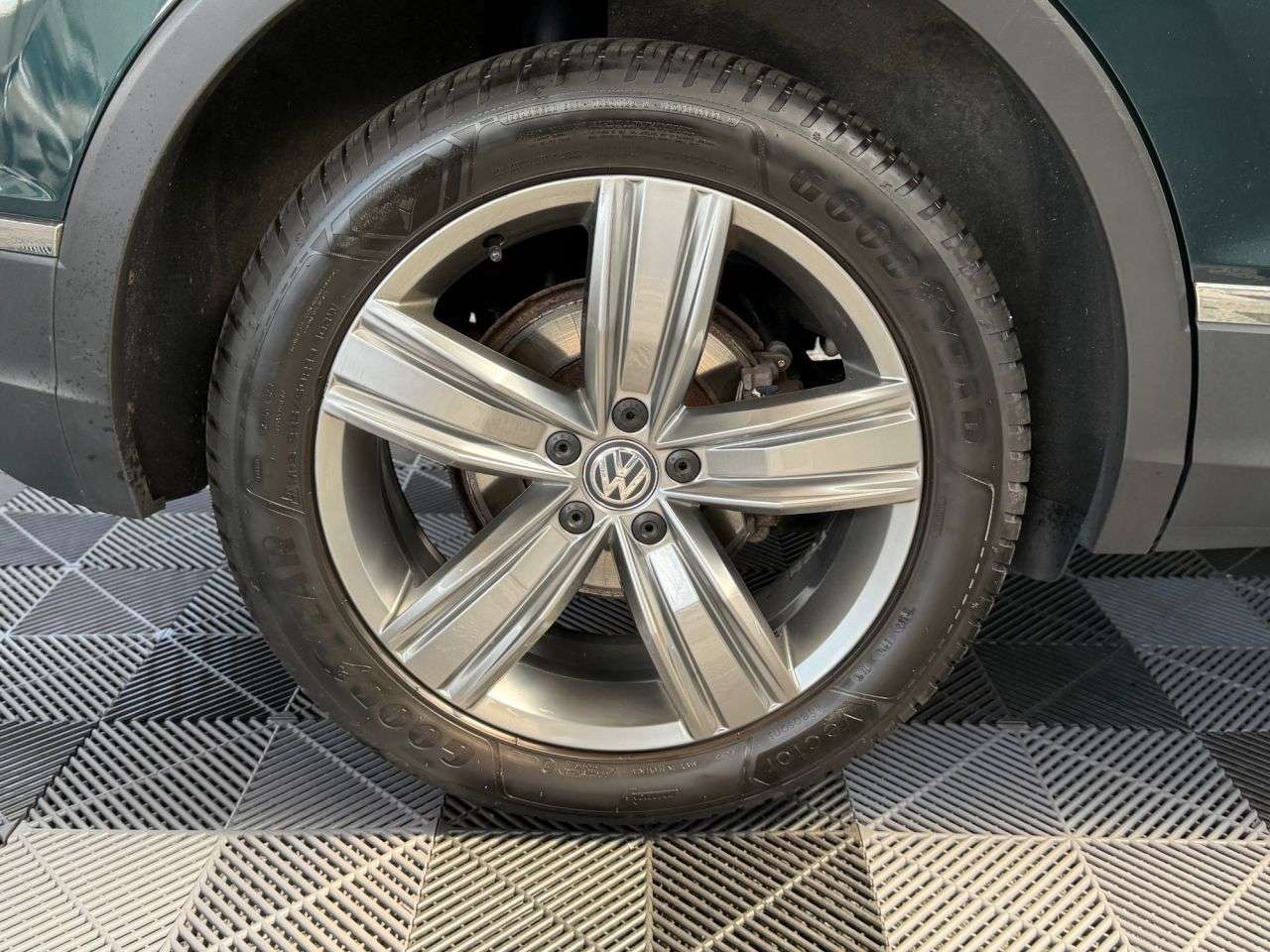2018 VOLKSWAGEN TIGUAN 2018 VOLKSWAGEN TIGUAN