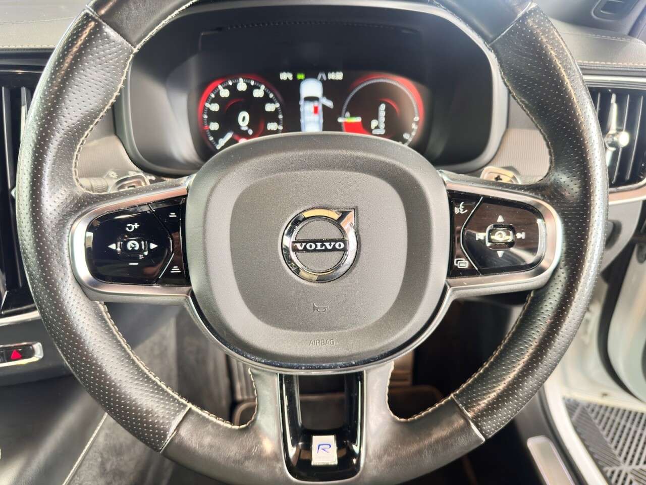 A 2019 VOLVO S90 2.0h T8 Twin Engine 10.4kWh R-Design Pro Saloon 4dr Petrol Plug-in Hybrid A A 2019 VOLVO S90 2.0h T8 Twin Engine 10.4kWh R-Design Pro Saloon 4dr Petrol Plug-in Hybrid A