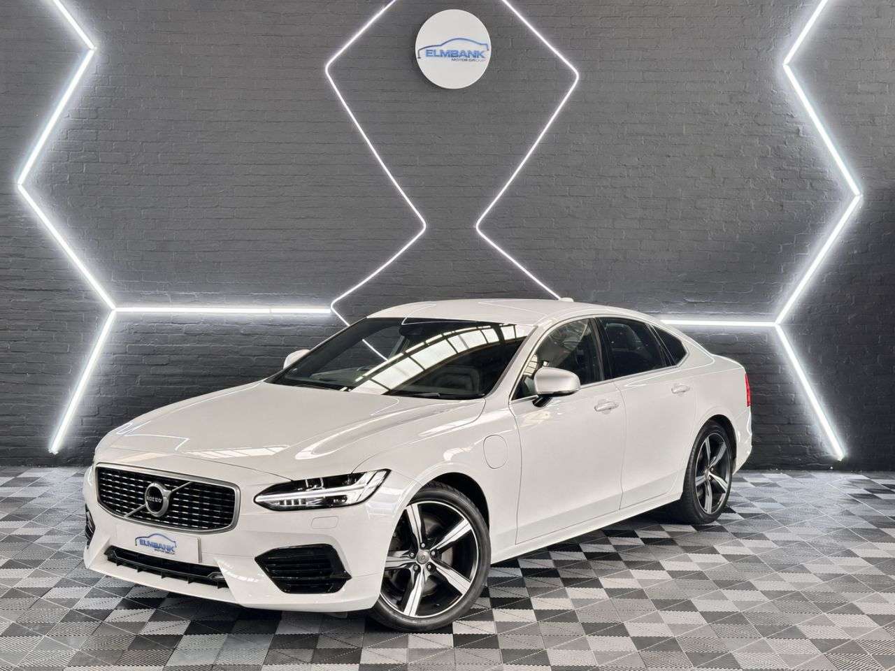 A 2019 VOLVO S90 2.0h T8 Twin Engine 10.4kWh R-Design Pro Saloon 4dr Petrol Plug-in Hybrid A A 2019 VOLVO S90 2.0h T8 Twin Engine 10.4kWh R-Design Pro Saloon 4dr Petrol Plug-in Hybrid A