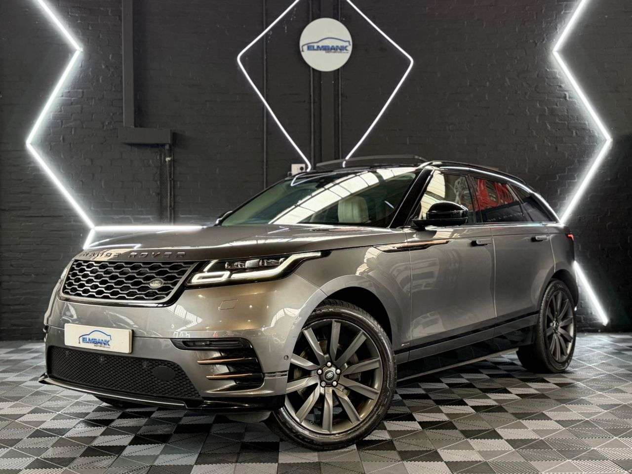 A 2017 LAND ROVER RANGE ROVER VELAR 3.0 SD6 V6 R-Dynamic HSE SUV 5dr Diesel Auto 4WD Euro 6 (s/s) (300 ps) FULL A 2017 LAND ROVER RANGE ROVER VELAR 3.0 SD6 V6 R-Dynamic HSE SUV 5dr Diesel Auto 4WD Euro 6 (s/s) (300 ps) FULL