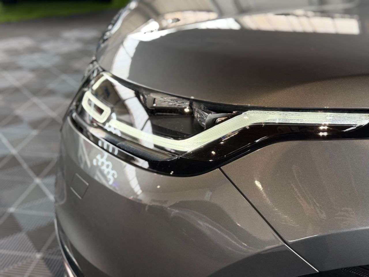 A 2017 LAND ROVER RANGE ROVER VELAR 3.0 SD6 V6 R-Dynamic HSE SUV 5dr Diesel Auto 4WD Euro 6 (s/s) (300 ps) FULL A 2017 LAND ROVER RANGE ROVER VELAR 3.0 SD6 V6 R-Dynamic HSE SUV 5dr Diesel Auto 4WD Euro 6 (s/s) (300 ps) FULL