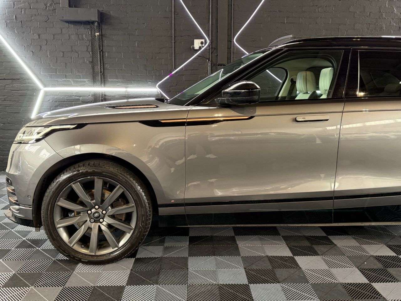 2017 LAND ROVER RANGE ROVER VELAR 2017 LAND ROVER RANGE ROVER VELAR