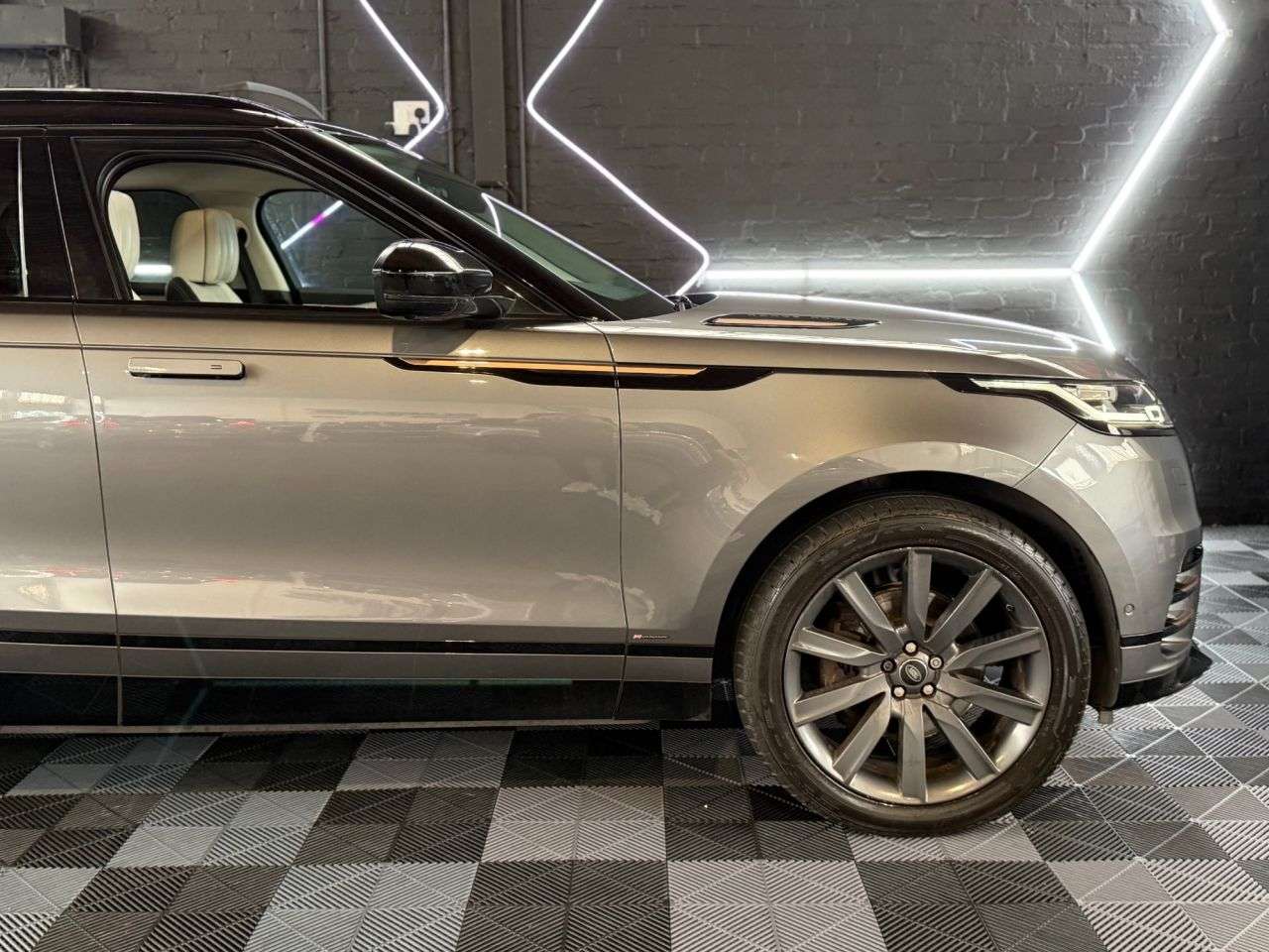 2017 LAND ROVER RANGE ROVER VELAR 2017 LAND ROVER RANGE ROVER VELAR