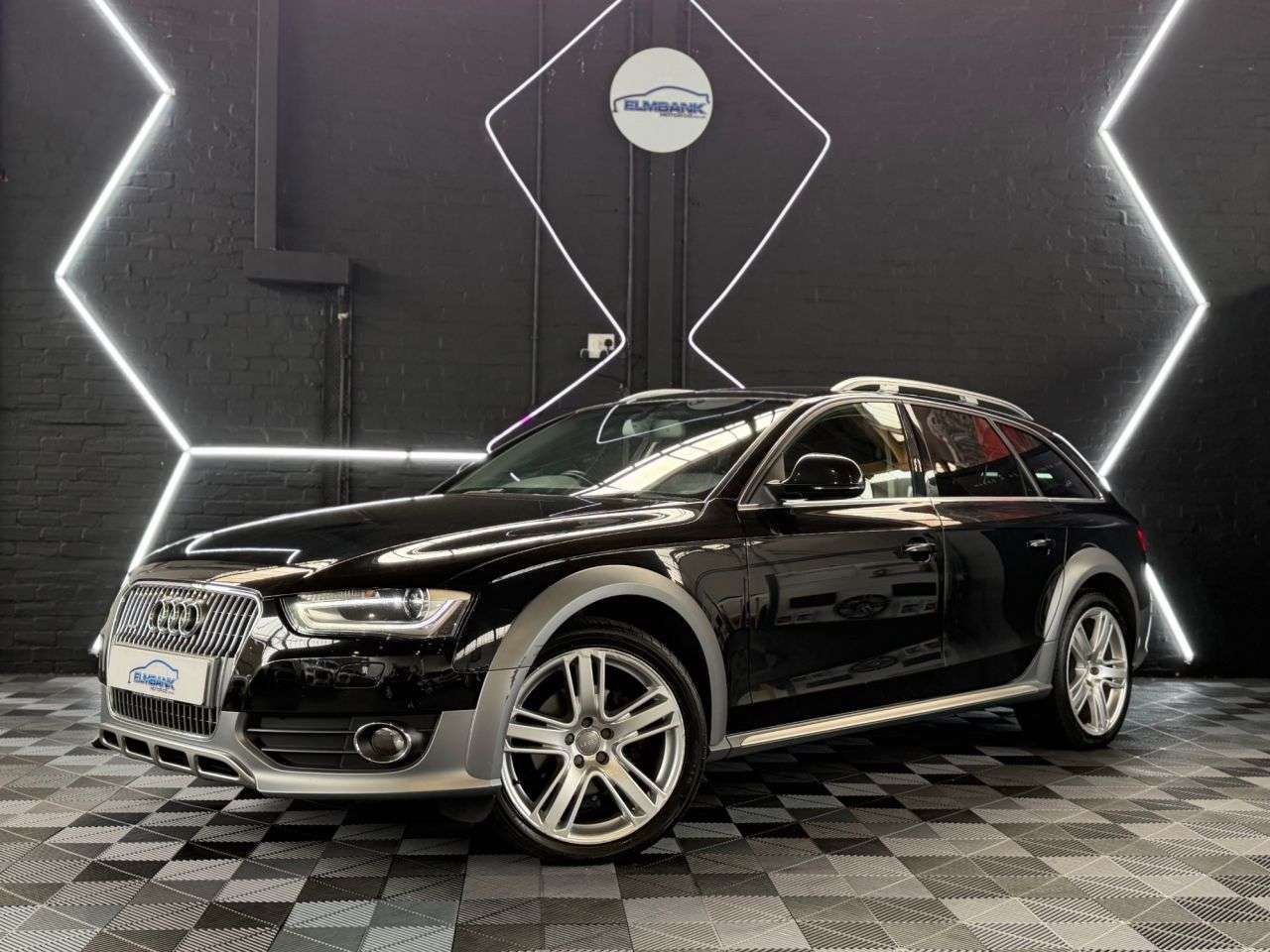 A 2015 AUDI A4 ALLROAD 2.0 TDI Sport Estate 5dr Diesel S Tronic quattro Euro 6 (s/s) (Nav) (190 ps A 2015 AUDI A4 ALLROAD 2.0 TDI Sport Estate 5dr Diesel S Tronic quattro Euro 6 (s/s) (Nav) (190 ps