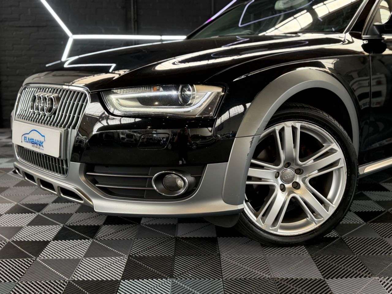 A 2015 AUDI A4 ALLROAD 2.0 TDI Sport Estate 5dr Diesel S Tronic quattro Euro 6 (s/s) (Nav) (190 ps A 2015 AUDI A4 ALLROAD 2.0 TDI Sport Estate 5dr Diesel S Tronic quattro Euro 6 (s/s) (Nav) (190 ps