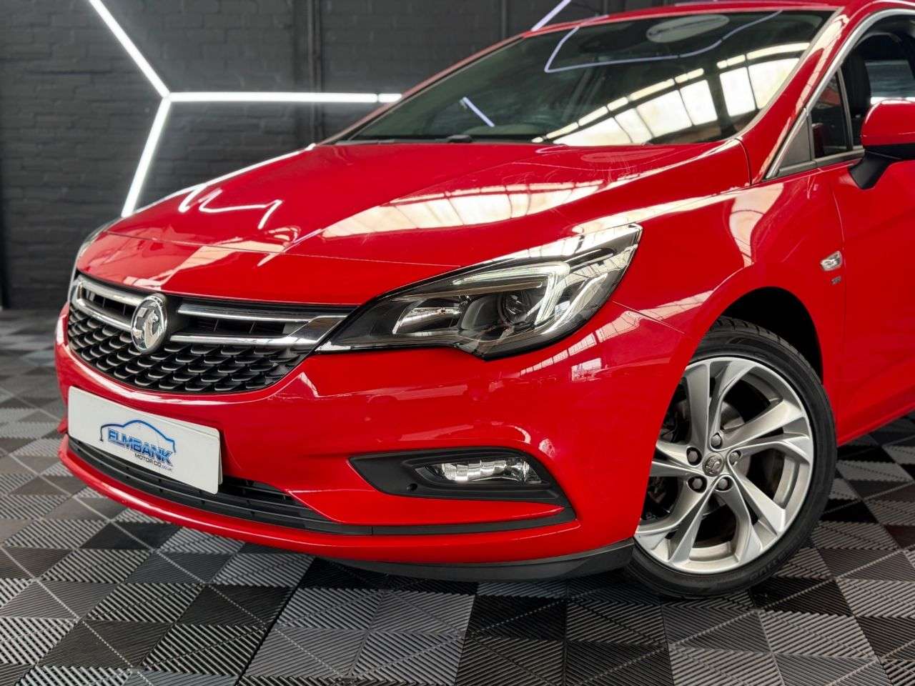 A 2018 VAUXHALL ASTRA 1.4i SRi Hatchback 5dr Petrol Manual Euro 6 (100 ps) 2 KEYS - 2 OWNERS - LO A 2018 VAUXHALL ASTRA 1.4i SRi Hatchback 5dr Petrol Manual Euro 6 (100 ps) 2 KEYS - 2 OWNERS - LO