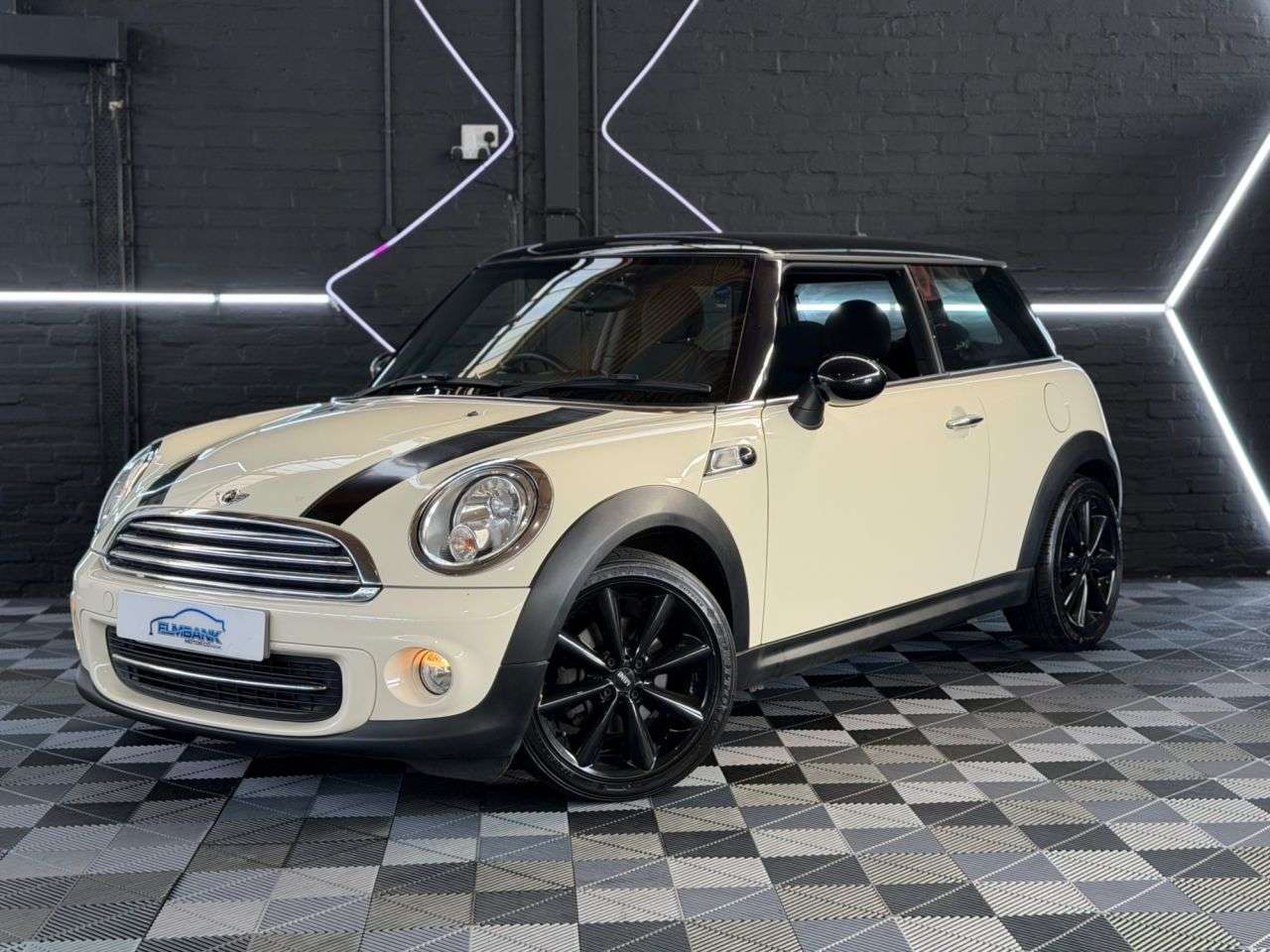 A 2013 MINI HATCH 1.6 Cooper Baker Street Hatchback 3dr Petrol Manual Euro 6 (s/s) (122 ps) 2 A 2013 MINI HATCH 1.6 Cooper Baker Street Hatchback 3dr Petrol Manual Euro 6 (s/s) (122 ps) 2