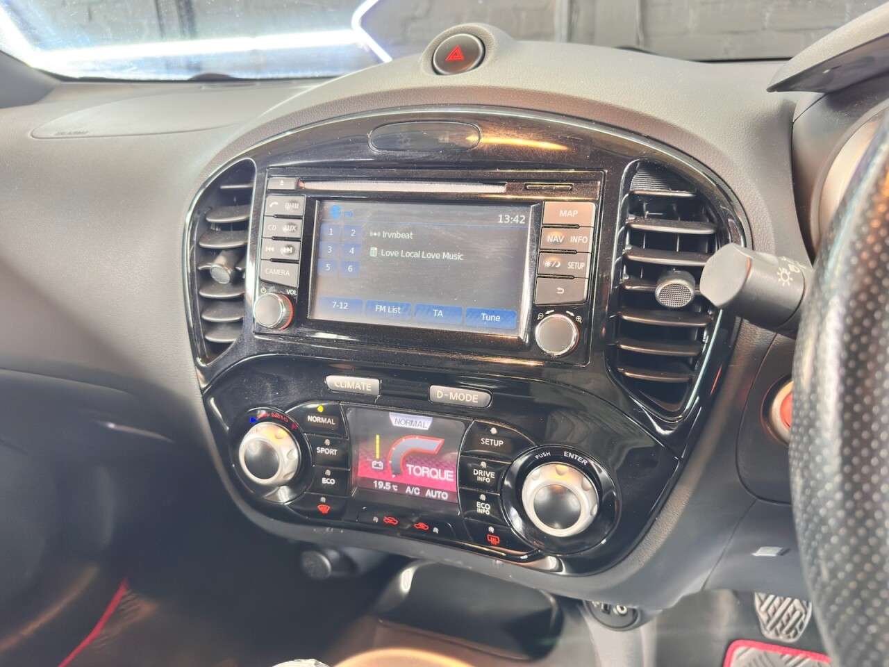A 2014 NISSAN JUKE 1.5 dCi 8v Tekna SUV 5dr Diesel Manual Euro 5 (s/s) (110 ps) LOW MILES - DI A 2014 NISSAN JUKE 1.5 dCi 8v Tekna SUV 5dr Diesel Manual Euro 5 (s/s) (110 ps) LOW MILES - DI
