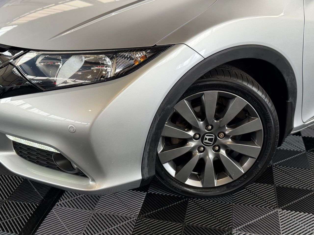 A 2014 HONDA CIVIC 1.8 i-VTEC SE Plus Hatchback 5dr Petrol Manual Euro 5 (s/s) (142 ps) 2 KEYS A 2014 HONDA CIVIC 1.8 i-VTEC SE Plus Hatchback 5dr Petrol Manual Euro 5 (s/s) (142 ps) 2 KEYS