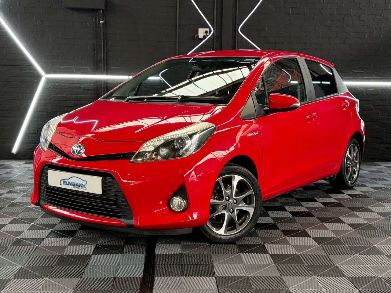 A 2014 TOYOTA YARIS 1.5 VVT-h Trend Hatchback 5dr Petrol Hybrid CVT Euro 5 (101 ps) 2 OWNERS - A 2014 TOYOTA YARIS 1.5 VVT-h Trend Hatchback 5dr Petrol Hybrid CVT Euro 5 (101 ps) 2 OWNERS -