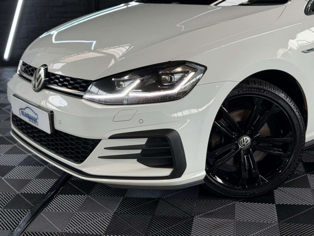 A 2017 VOLKSWAGEN GOLF 2.0 TDI BlueMotion Tech GTD Hatchback 5dr Diesel Manual Euro 6 (s/s) (184 p A 2017 VOLKSWAGEN GOLF 2.0 TDI BlueMotion Tech GTD Hatchback 5dr Diesel Manual Euro 6 (s/s) (184 p