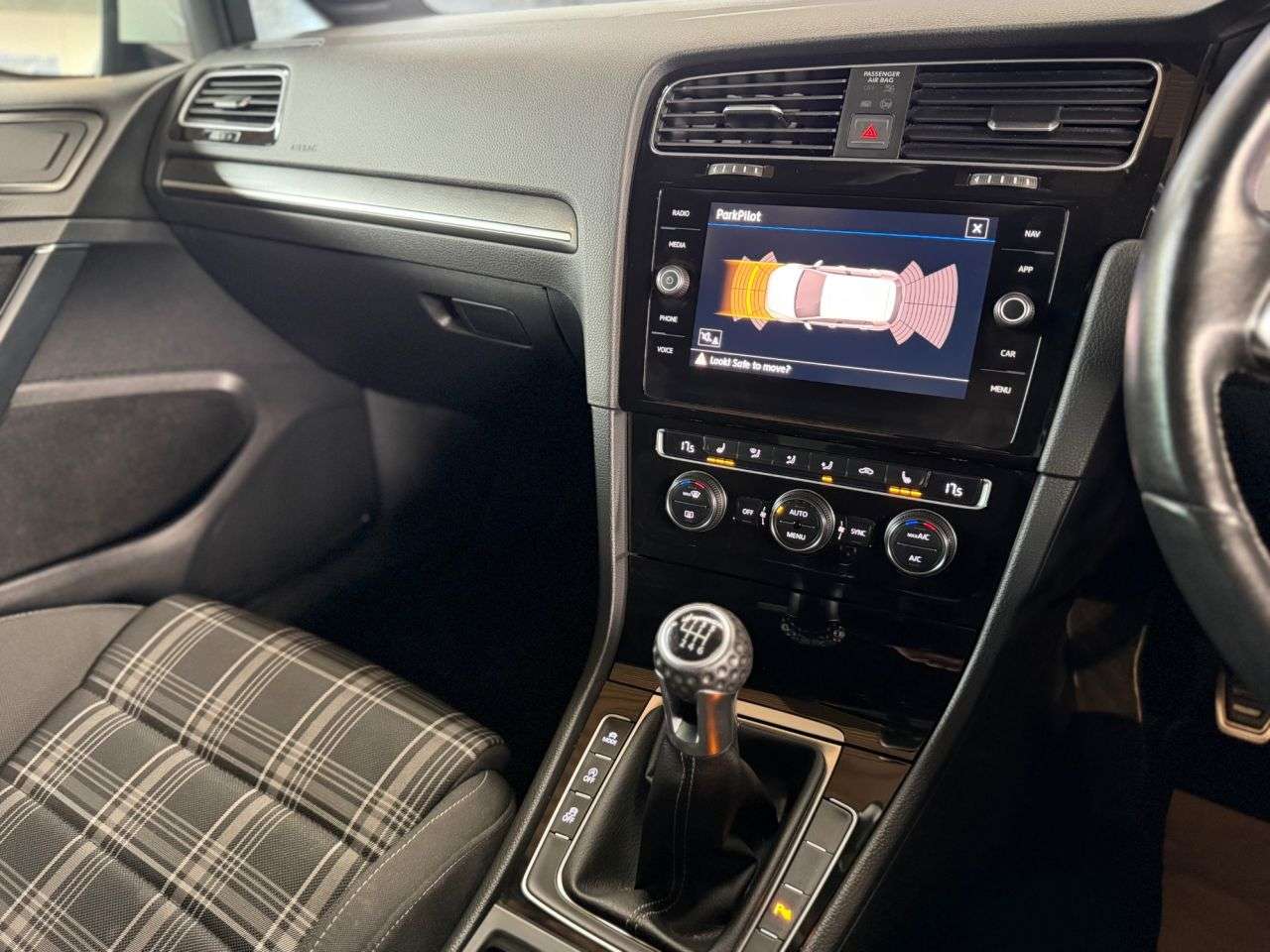 2017 VOLKSWAGEN GOLF 2017 VOLKSWAGEN GOLF