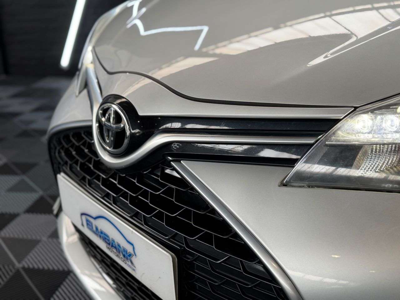 A 2016 TOYOTA YARIS 1.33 Dual VVT-i Design Hatchback 5dr Petrol Manual Euro 6 (99 ps) A 2016 TOYOTA YARIS 1.33 Dual VVT-i Design Hatchback 5dr Petrol Manual Euro 6 (99 ps)