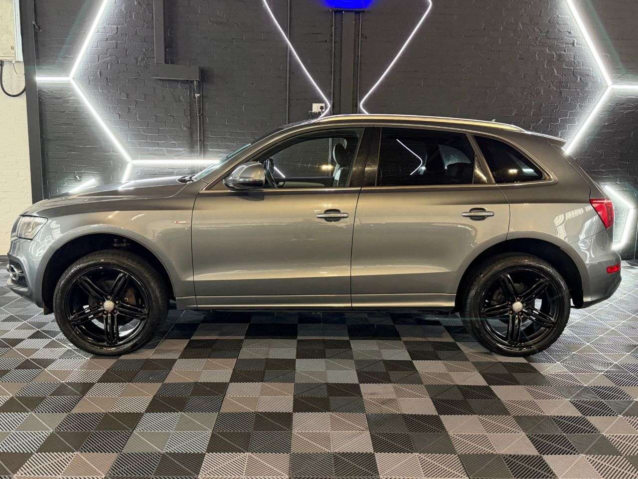 A 2012 AUDI Q5 2.0 TDI S line Plus SUV 5dr Diesel Manual quattro Euro 5 (s/s) (143 ps) 2 K A 2012 AUDI Q5 2.0 TDI S line Plus SUV 5dr Diesel Manual quattro Euro 5 (s/s) (143 ps) 2 K