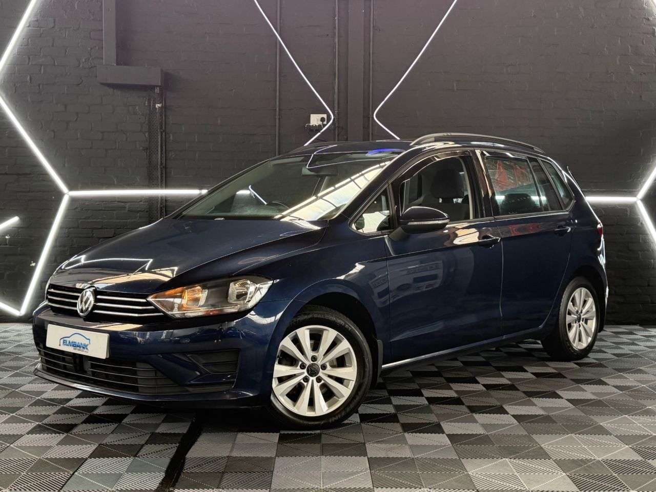 A 2015 VOLKSWAGEN GOLF SV 1.6 TDI BlueMotion Tech SE MPV 5dr Diesel DSG Euro 6 (s/s) (110 ps) A 2015 VOLKSWAGEN GOLF SV 1.6 TDI BlueMotion Tech SE MPV 5dr Diesel DSG Euro 6 (s/s) (110 ps)