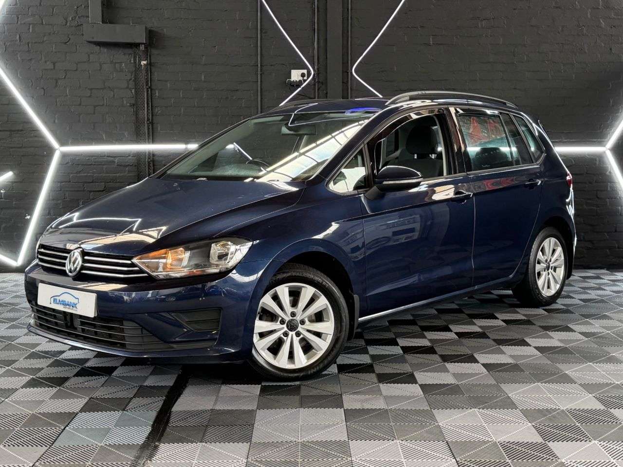 A 2015 VOLKSWAGEN GOLF SV 1.6 TDI BlueMotion Tech SE MPV 5dr Diesel DSG Euro 6 (s/s) (110 ps) A 2015 VOLKSWAGEN GOLF SV 1.6 TDI BlueMotion Tech SE MPV 5dr Diesel DSG Euro 6 (s/s) (110 ps)