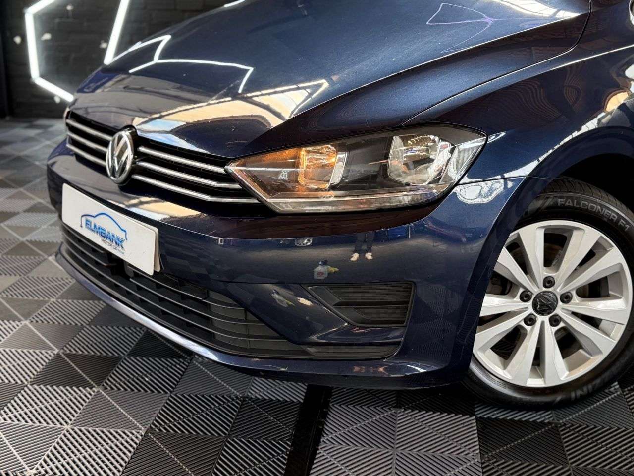 A 2015 VOLKSWAGEN GOLF SV 1.6 TDI BlueMotion Tech SE MPV 5dr Diesel DSG Euro 6 (s/s) (110 ps) A 2015 VOLKSWAGEN GOLF SV 1.6 TDI BlueMotion Tech SE MPV 5dr Diesel DSG Euro 6 (s/s) (110 ps)