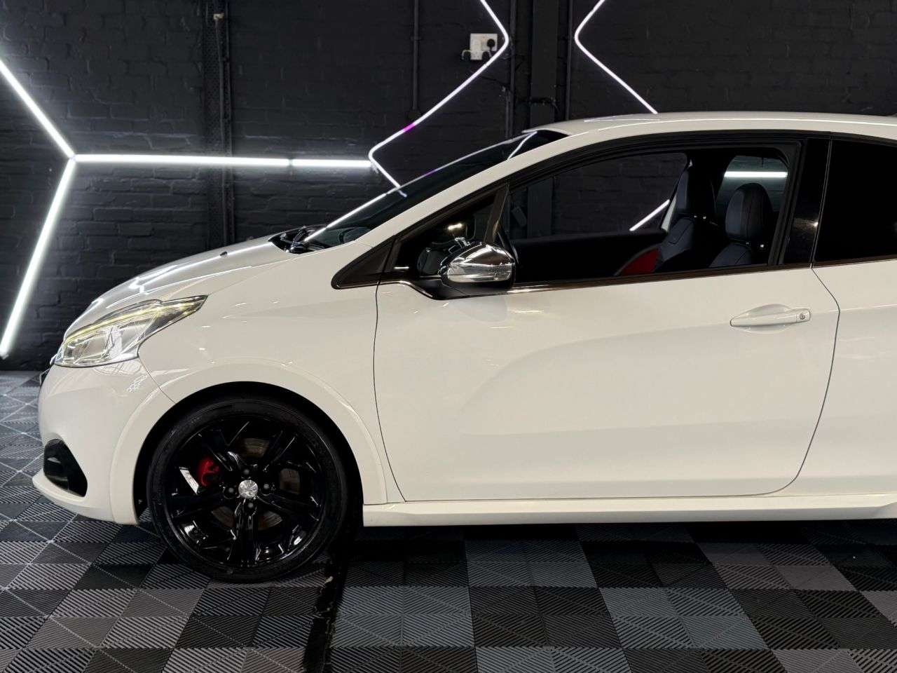 2017 PEUGEOT 208 HATCHBACK 2017 PEUGEOT 208 HATCHBACK