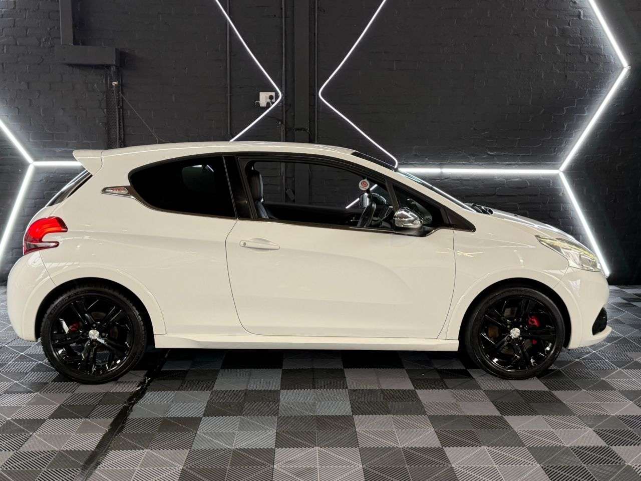 2017 PEUGEOT 208 HATCHBACK 2017 PEUGEOT 208 HATCHBACK