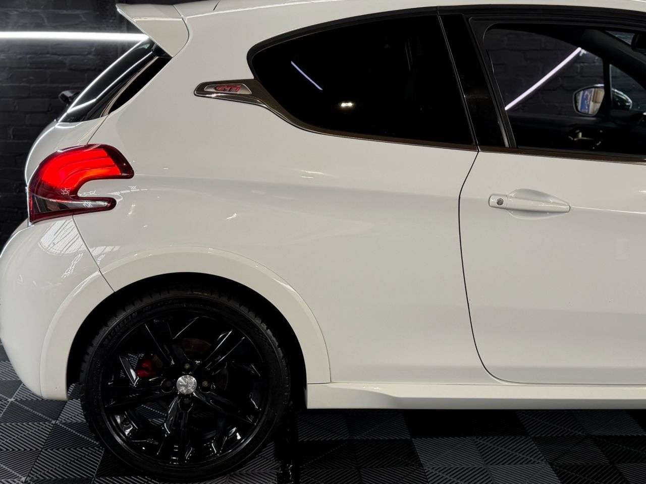 2017 PEUGEOT 208 HATCHBACK 2017 PEUGEOT 208 HATCHBACK