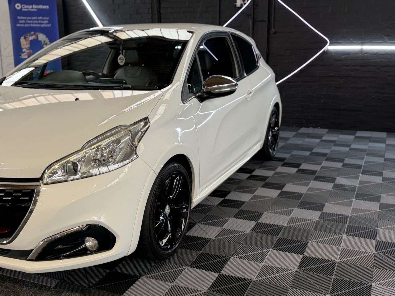 2017 PEUGEOT 208 HATCHBACK 2017 PEUGEOT 208 HATCHBACK