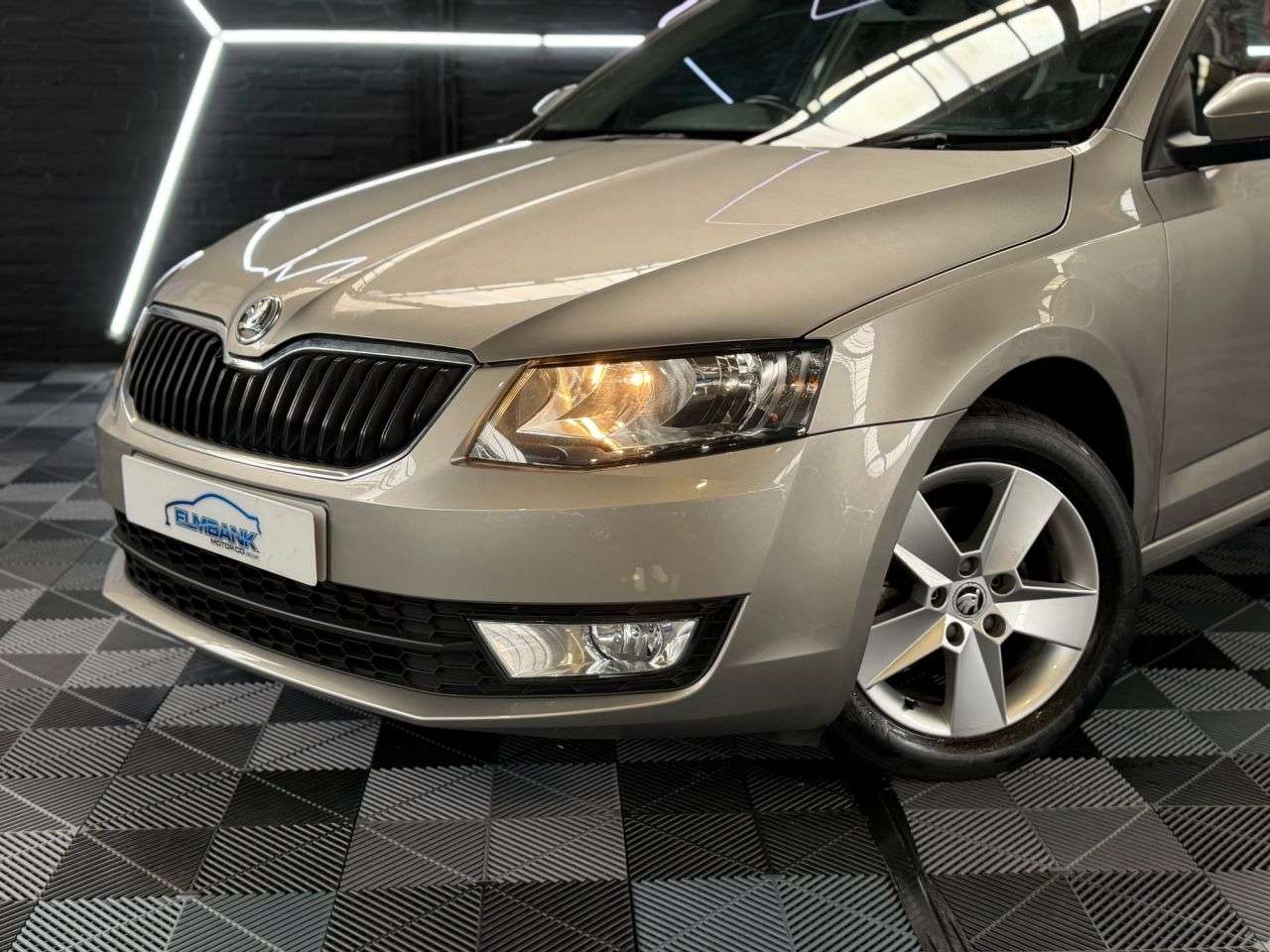 A 2014 SKODA OCTAVIA 1.6 TDI SE Hatchback 5dr Diesel Manual Euro 5 (s/s) (105 ps) EXCELLENT SPAC A 2014 SKODA OCTAVIA 1.6 TDI SE Hatchback 5dr Diesel Manual Euro 5 (s/s) (105 ps) EXCELLENT SPAC