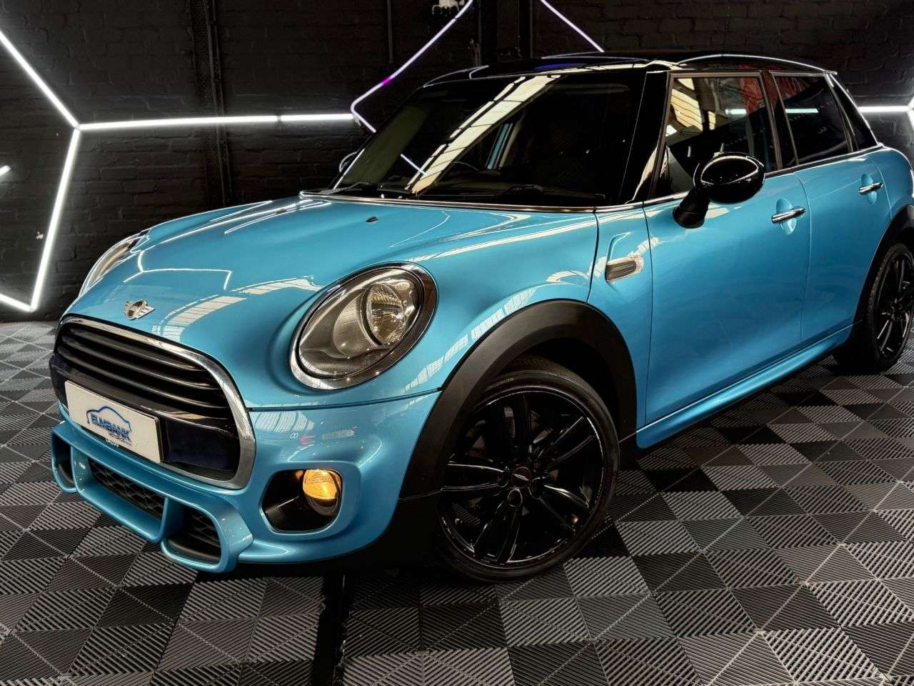 A 2017 MINI HATCH 1.5 Cooper Hatchback 5dr Petrol Auto Euro 6 (s/s) (136 ps) 2 KEYS - UPTO 58 A 2017 MINI HATCH 1.5 Cooper Hatchback 5dr Petrol Auto Euro 6 (s/s) (136 ps) 2 KEYS - UPTO 58
