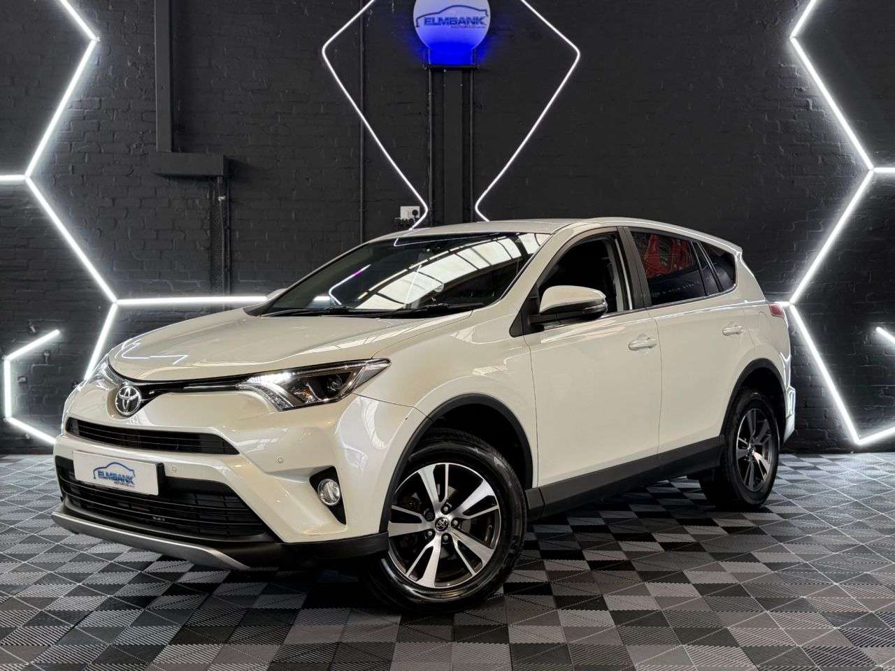 A 2015 TOYOTA RAV4 2.0 D-4D Business Edition SUV 5dr Diesel Manual Euro 6 (s/s) (143 ps) 10 ST A 2015 TOYOTA RAV4 2.0 D-4D Business Edition SUV 5dr Diesel Manual Euro 6 (s/s) (143 ps) 10 ST