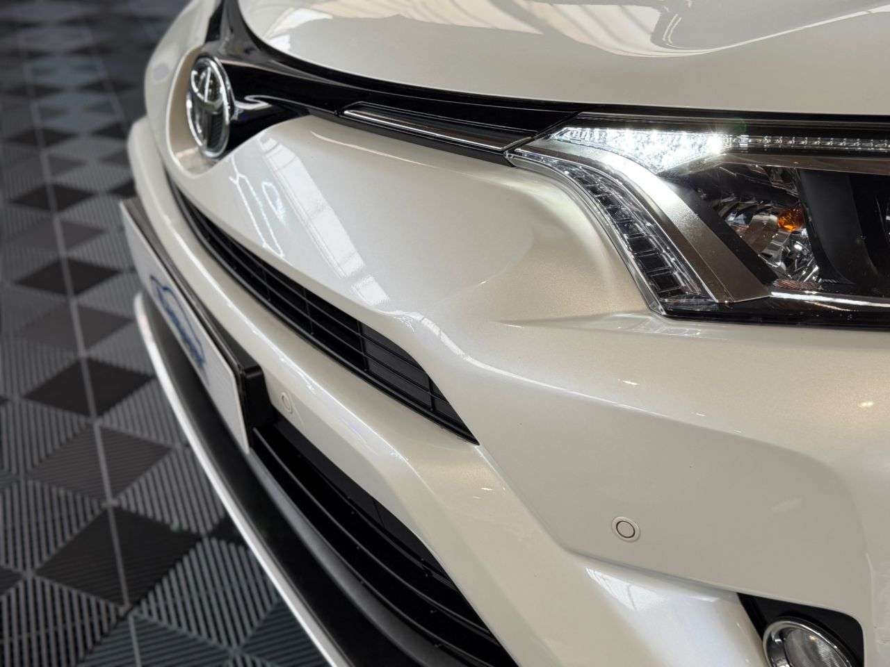 A 2015 TOYOTA RAV4 2.0 D-4D Business Edition SUV 5dr Diesel Manual Euro 6 (s/s) (143 ps) 10 ST A 2015 TOYOTA RAV4 2.0 D-4D Business Edition SUV 5dr Diesel Manual Euro 6 (s/s) (143 ps) 10 ST