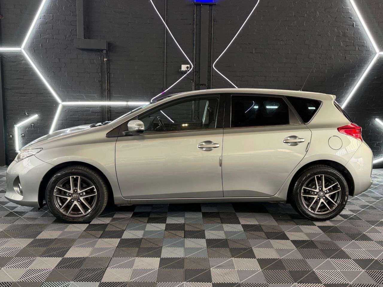 A 2014 TOYOTA AURIS 1.4 D-4D Icon Plus Hatchback 5dr Diesel Manual Euro 5 (s/s) (90 ps) 8 STAMP A 2014 TOYOTA AURIS 1.4 D-4D Icon Plus Hatchback 5dr Diesel Manual Euro 5 (s/s) (90 ps) 8 STAMP