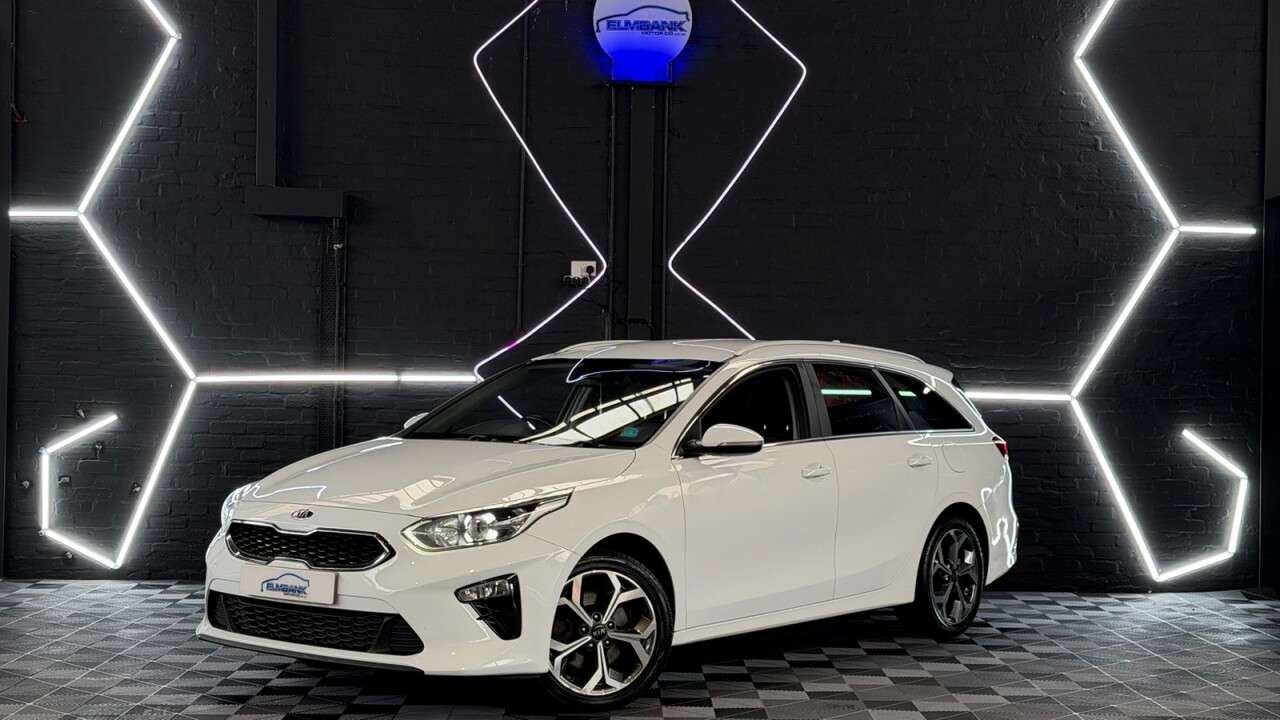 A 2019 KIA CEED 1.0 T-GDi 3 Sportswagon 5dr Petrol Manual Euro 6 (s/s) (118 bhp) 2 KEYS - U A 2019 KIA CEED 1.0 T-GDi 3 Sportswagon 5dr Petrol Manual Euro 6 (s/s) (118 bhp) 2 KEYS - U