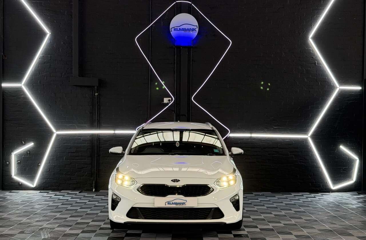 A 2019 KIA CEED 1.0 T-GDi 3 Sportswagon 5dr Petrol Manual Euro 6 (s/s) (118 bhp) 2 KEYS - U A 2019 KIA CEED 1.0 T-GDi 3 Sportswagon 5dr Petrol Manual Euro 6 (s/s) (118 bhp) 2 KEYS - U