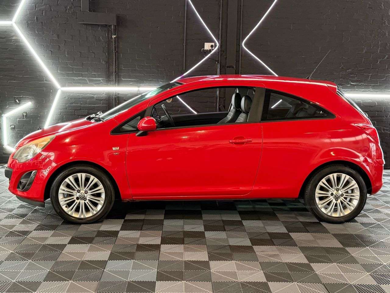 A 2014 VAUXHALL CORSA 1.4 16V SE Hatchback 3dr Petrol Manual Wide Ratio Euro 5 (100 ps) A 2014 VAUXHALL CORSA 1.4 16V SE Hatchback 3dr Petrol Manual Wide Ratio Euro 5 (100 ps)