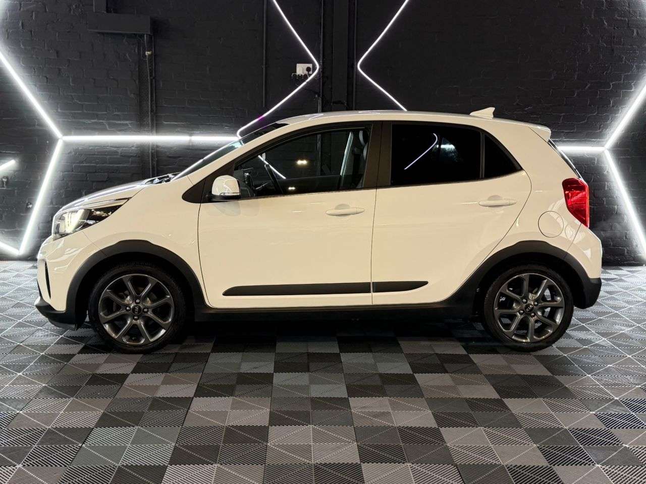 A 2018 KIA PICANTO 1.25 X-Line Hatchback 5dr Petrol Manual Euro 6 (83 bhp) A 2018 KIA PICANTO 1.25 X-Line Hatchback 5dr Petrol Manual Euro 6 (83 bhp)