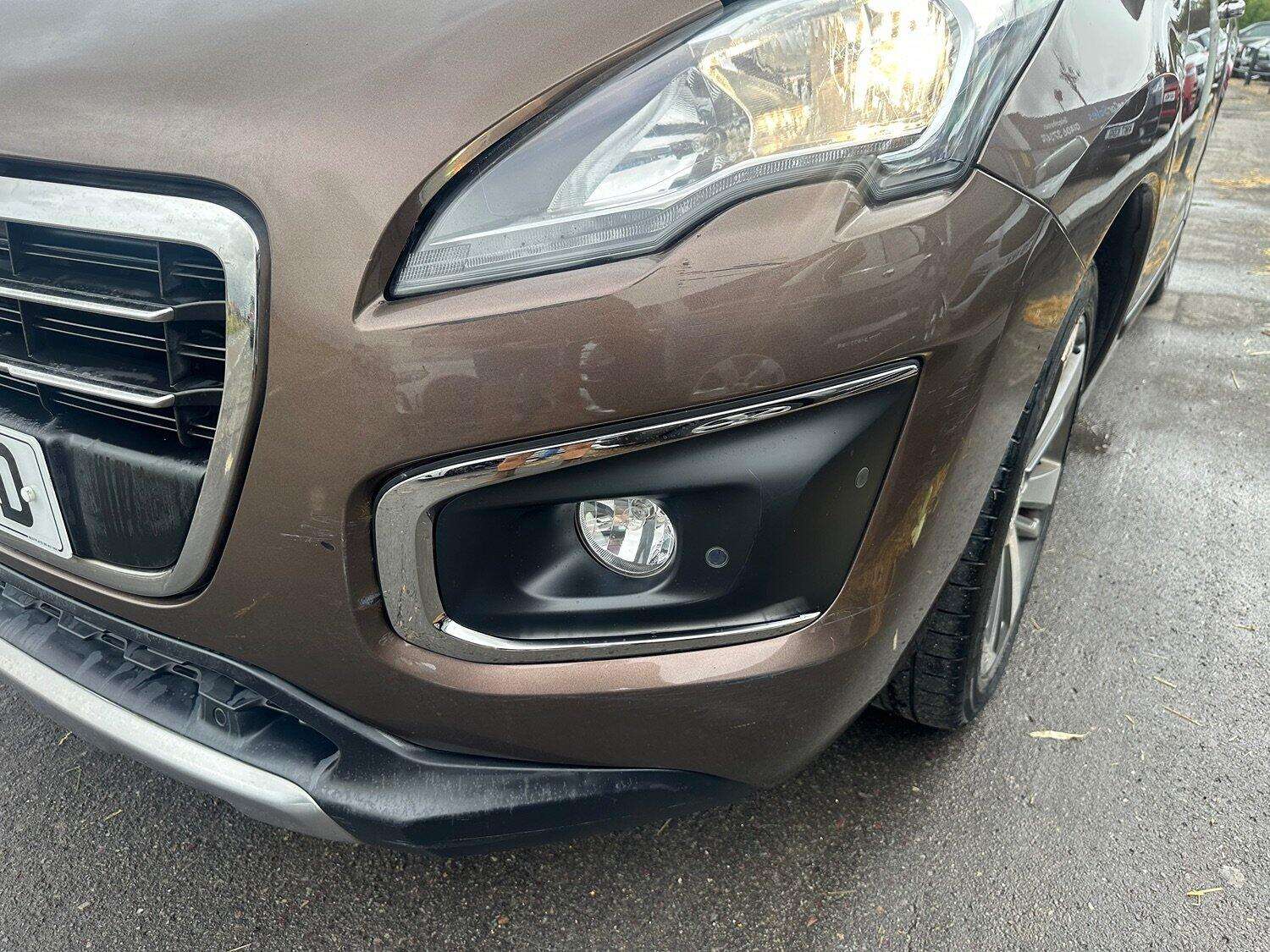 A 2015 PEUGEOT 3008 1.6 e-HDi Allure A 2015 PEUGEOT 3008 1.6 e-HDi Allure