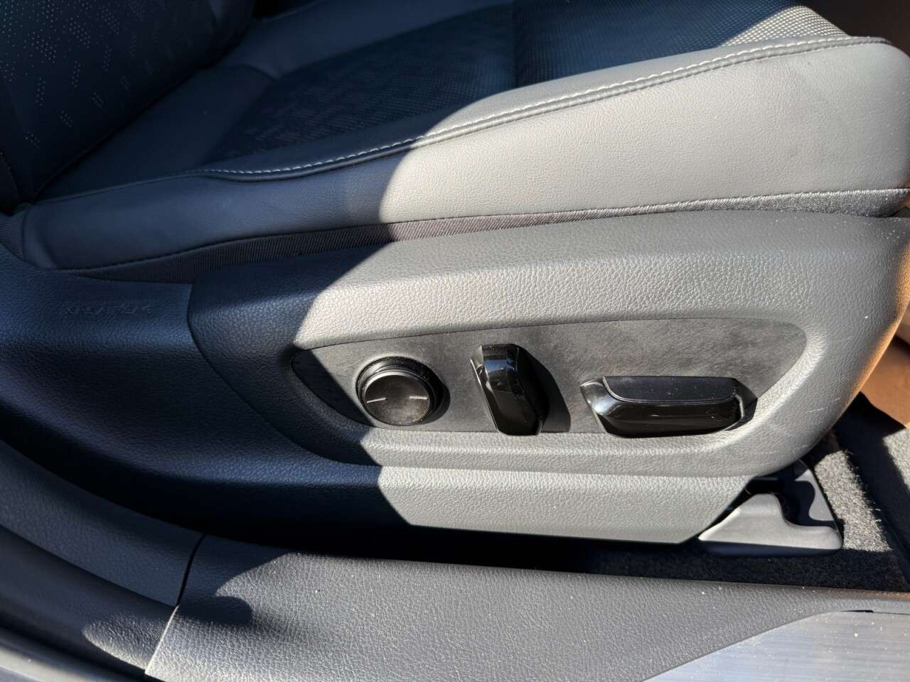 2025 LEXUS UX 2025 LEXUS UX