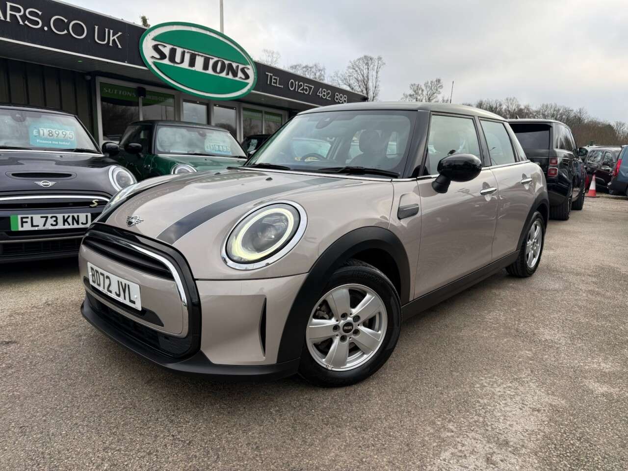 A 2022 MINI HATCH 1.5 Cooper Classic Hatchback 5dr Petrol Steptronic Euro 6 (s/s) (136 ps) HE A 2022 MINI HATCH 1.5 Cooper Classic Hatchback 5dr Petrol Steptronic Euro 6 (s/s) (136 ps) HE